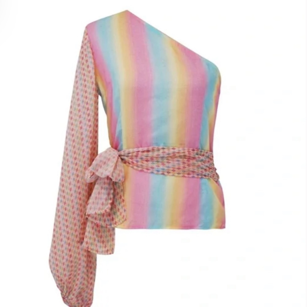 New mochi banana pastel shoulder top size M